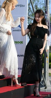 Im Nayeon feet photo thumbnail