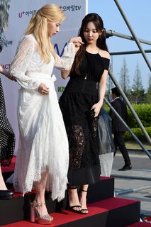 Im Nayeon feet photo thumbnail