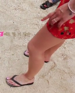 Im Nayeon feet photo thumbnail