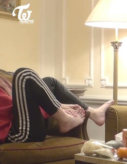 Im Nayeon feet photo thumbnail
