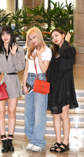 Im Nayeon feet photo thumbnail