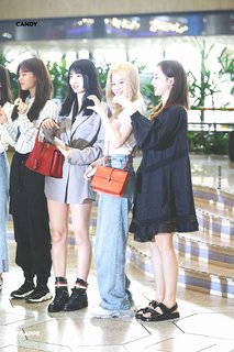 Im Nayeon feet photo thumbnail