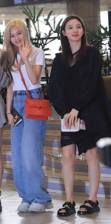 Im Nayeon feet photo thumbnail