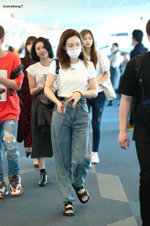 Im Nayeon feet photo thumbnail