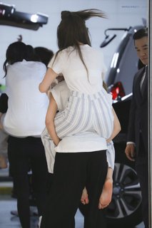 Im Nayeon feet photo thumbnail