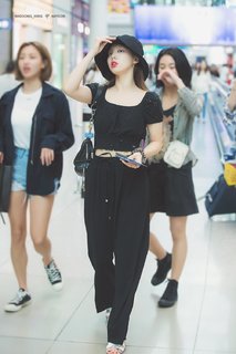 Im Nayeon feet photo thumbnail