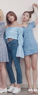 Im Nayeon feet photo thumbnail
