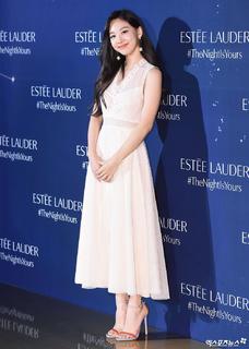 Im Nayeon feet photo thumbnail
