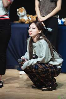 Im Nayeon feet photo thumbnail