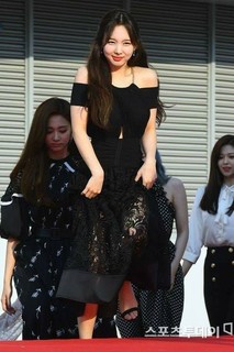 Im Nayeon feet photo thumbnail