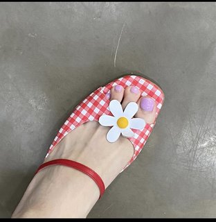 Im Nayeon feet photo thumbnail