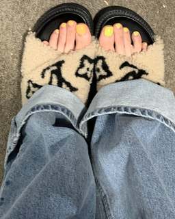 Im Nayeon feet photo thumbnail