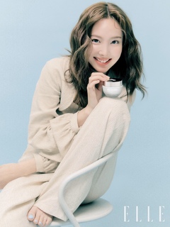 Im Nayeon feet photo thumbnail