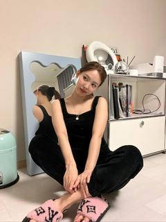 Im Nayeon feet photo thumbnail