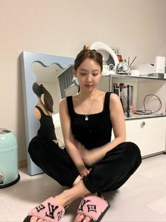 Im Nayeon feet photo thumbnail