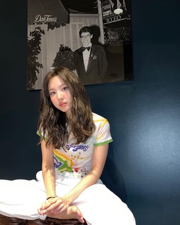 Im Nayeon feet photo thumbnail