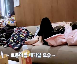 Im Nayeon feet photo thumbnail