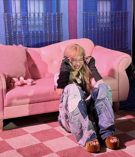 Im Nayeon feet photo thumbnail