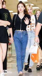 Im Nayeon feet photo thumbnail