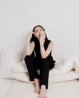 Im Nayeon feet photo thumbnail