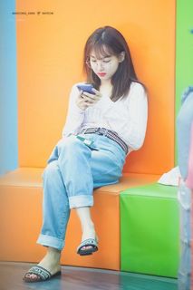 Im Nayeon feet photo thumbnail