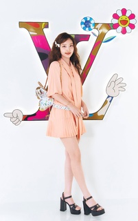 Im Nayeon feet photo thumbnail