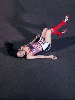 Im Nayeon feet photo thumbnail