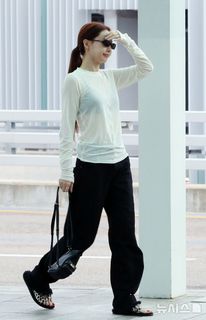 Im Nayeon feet photo thumbnail