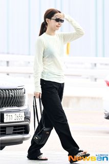 Im Nayeon feet photo thumbnail