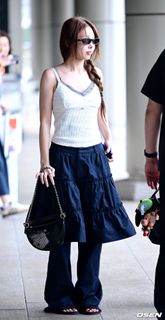 Im Nayeon feet photo thumbnail