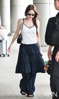 Im Nayeon feet photo thumbnail