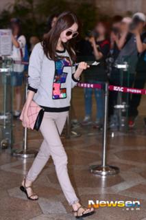 Im Yoon-ah feet photo thumbnail