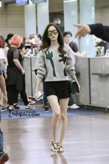 Im Yoon-ah feet photo thumbnail
