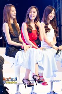Im Yoon-ah feet photo thumbnail