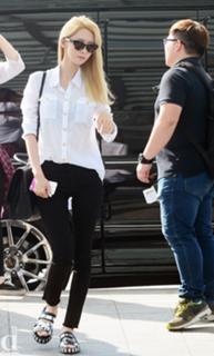 Im Yoon-ah feet photo thumbnail