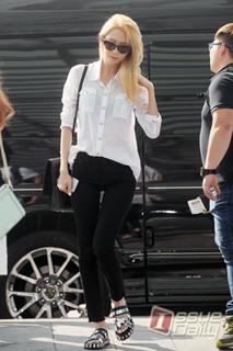 Im Yoon-ah feet photo thumbnail