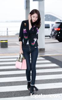 Im Yoon-ah feet photo thumbnail