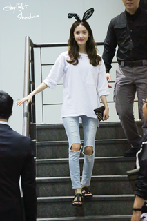 Im Yoon-ah feet photo thumbnail