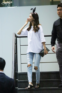 Im Yoon-ah feet photo thumbnail