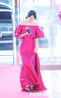 Im Yoon-ah feet photo thumbnail