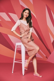 Im Yoon-ah feet photo thumbnail