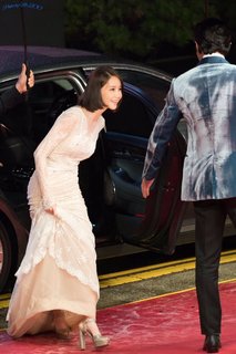 Im Yoon-ah feet photo thumbnail