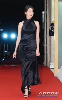Im Yoon-ah feet photo thumbnail