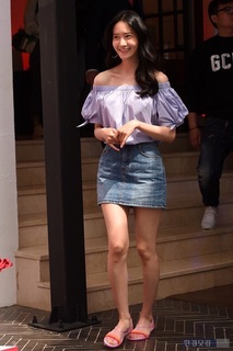 Im Yoon-ah feet photo thumbnail