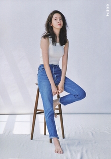 Im Yoon-ah feet photo thumbnail