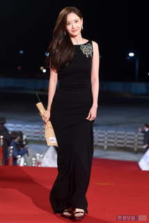 Im Yoon-ah feet photo thumbnail