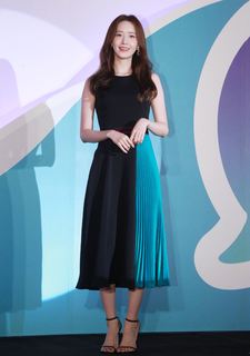 Im Yoon-ah feet photo thumbnail