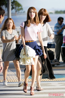 Im Yoon-ah feet photo thumbnail