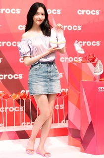 Im Yoon-ah feet photo thumbnail