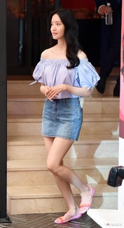 Im Yoon-ah feet photo thumbnail